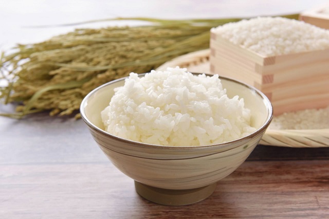 茶碗に盛られたご飯